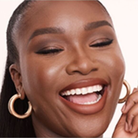 Too Faced Liquid Plumping Matte Lipstick Makin Moves (Deep Nude Rosey Brown) - Picture 5 of 17